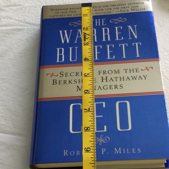 Blue Hardcover Book - The Warren Buffett CEO - Picture 5 of 6